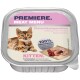 Un chaton rayé brun sur un emballage rose et argenté étiqueté "Premiere Meat Menu" pour chatons, indiquant "100 % Frischfleisch."