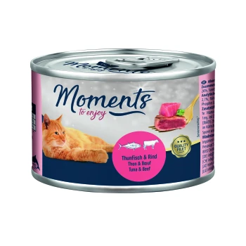Boîte de nourriture pour chat avec un chat orange joueur, étiquetée "Moments to enjoy," avec un cercle rose indiquant "Thunfisch & Rind" (Thon & Bœuf).