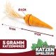 Ein 17 cm großes Plüschkarotten-Katzenspielzeug mit einem Strohhut, beschriftet mit "5 Gramm Katzenminze" und "Katzenspielzeug."