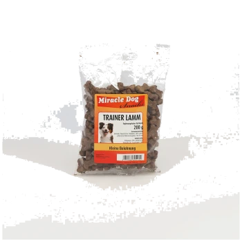 Klare Plastiktüte mit Miracle Dog Snacks Trainer Lamm 200g mit kleinen braunen knochenförmigen Leckerlis und einem Hundebild auf dem Etikett.