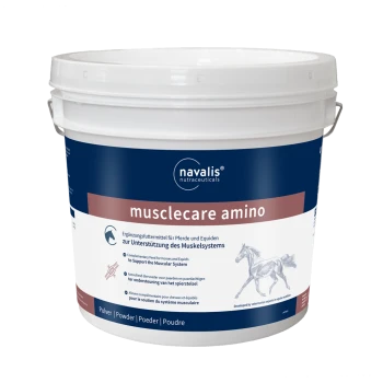 Weißer Eimer mit der Aufschrift "musclecare amino" von navalis, entworfen für Pferde, mit Text in Deutsch und Englisch über die Unterstützung des Muskelsystems.
