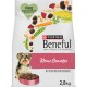 Purina Beneful 2,8 kg Hundefutter-Sack mit kleinem Hund und Futternapf, Gemüse; sichtbarer Text „Ohne hinzugefügte Farbstoffe“, „Kleine Genießer“, „Mit Rind und Gartengemüse“.
