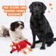 Zwei Hunde, ein schwarzer Labrador und ein kleiner weiß-brauner Hund, sitzen neben einem roten Fuchsspielzeug. Der Text lautet "FÜR KLEINE UND GROSSE HUNDE GEEIGNET."