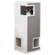 Ein moderner Katzenbaum mit einem gemütlichen Versteck und Kratzflächen, mit einem grau-weißen Design, aus dem eine Katze aus einem Fenster schaut.