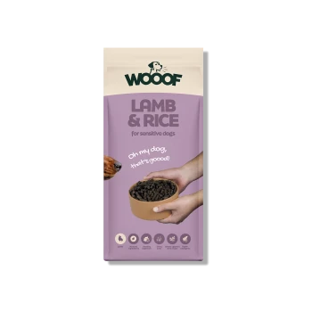 WOOOF Lamm-&-Reis Hundefutterbeutel (lila), Hände halten eine Schüssel Kibble, Hundeschnauze, Text: ‚Oh my dog, that's goood!‘