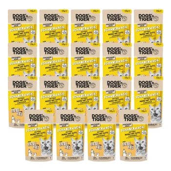 Tierfutterverpackungen mit der Aufschrift "DOGS'n TIGER" und einem Katzenbild, mit den Geschmacksrichtungen "Huhn mit Ente" und "Huhn mit Ente & Zucchini," jeweils 125g.