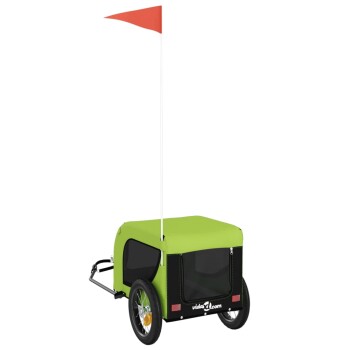 Grüner Haustieranhänger mit schwarzem Boden, zwei Rädern und einer roten Flagge oben, entworfen für den sicheren Transport von Haustieren.