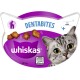 Whiskas Dentabites Katzenleckerlis mit Huhn, mit einer Nahaufnahme des Gesichts einer Katze und einem Symbol für Zahngesundheit, auf lila Hintergrund.