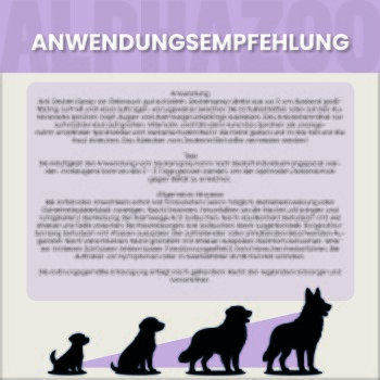Ein Team von ALPHAZOO posiert mit mehreren Hunden in einem Tiergeschäft, mit einem Text über ihre Produkte, die mit Liebe in Dortmund, Deutschland, hergestellt werden.