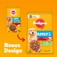 Die Verpackung von Pedigree-Hundefutter zeigt zwei Säcke: einen gelben und einen mit rotem Band, beide beschriftet mit "ADULT" und "7 kg", mit natürlichen Zutaten.