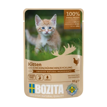 Pochette de nourriture pour chat avec des morceaux dans une sauce au poulet, étiquetée "Recette sans céréales" et "Ingrédients naturels suédois", 85g.