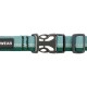 Eine Nahaufnahme eines teal- und grünen Haustierhalsbandes mit einer stabilen Kunststoffschnalle und einem schwarzen Etikett mit dem Wort "WEAR."