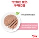 Nourriture pour chats avec une texture douce et tranchée, étiquetée "Sans conservateurs" et "Tout ce dont une chatte et ses chatons ont besoin."