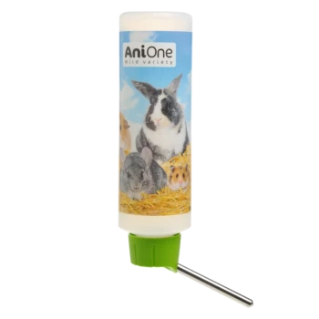 Wasserflasche für kleine Haustiere mit Bildern eines Kaninchens, Meerschweinchens und Hamsters auf blauem Hintergrund, beschriftet 'AniOne Wild variety.'