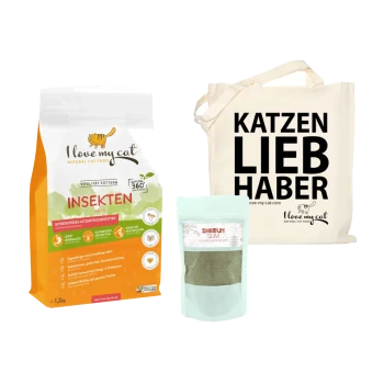 Tüte mit natürlichem Katzenfutter, beschriftet mit "Ich liebe meine Katze", insektbasierte Formel, grüner Ergänzungsbeutel "SHIIMUN SLIM" und Tragetasche "KATZEN LIEB HABER."