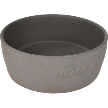 Graue Haustierschüssel mit strukturierter Oberfläche, mit dem eingeprägten Text "MORE FOR CATS & DOGS" an der Seite.