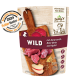Hundefutterverpackung mit rohem Fleisch, Rote Bete und Apfel auf einem Schneidebrett. Text: "WILD mit Amaranth, Rote Bete und Apfel" und "Für Hunde."