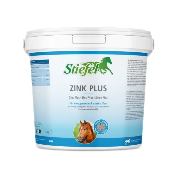 Behälter von Stiefel Zink Plus, einem Zinkpulver-Nahrungsergänzungsmittel für Pferde, mit einem Pferdebild und Text auf Deutsch über gesunde Haut.