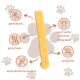 Ein gelbes Hundeleckerli wird mit Etiketten gezeigt: getreidefrei, geruchlos, aus frischer Kuhmilch, zuckerfrei und ohne künstliche Zusatzstoffe.