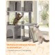Grauer Katzenturm mit Sisalstämmen und zwei Katzen auf einem Kratzbrett; sichtbarer Text: 'Mehrere Kratzbereiche zum Krallenwetzen'