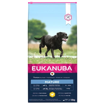 Eukanuba Mature Hundefutterverpackung mit einem schwarzen Labrador, der auf Gras läuft, mit Details zur Alters- und Gewichtseignung, 12 kg.