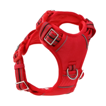Rotes Hundegeschirr mit verstellbaren Riemen, das ein Netzfutter und reflektierende Akzente aufweist, mit dem 'DOOG'-Logo gekennzeichnet.