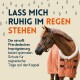 Ein Pferd mit einer orangefarbenen wasserdichten Decke mit einem weißen Fleecekragen, begleitet von einem Text, der nimo® Pferde-Decken für regnerische Tage bewirbt.