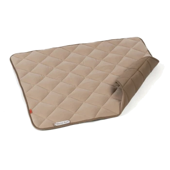 Eine beige, gesteppten Haustiermatte mit einem braunen Rand, teilweise aufgerollt, mit dem Etikett "Doctor Bark" in der Ecke.