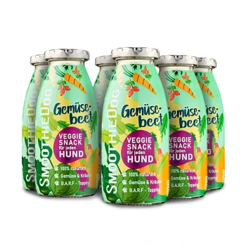 Flaschen von "Smoothie Dog" Gemüse-Snack für Hunde, beschriftet mit "Gemüse Beet", mit bunten Grafiken von Gemüse und dem Text "100% natürlich."