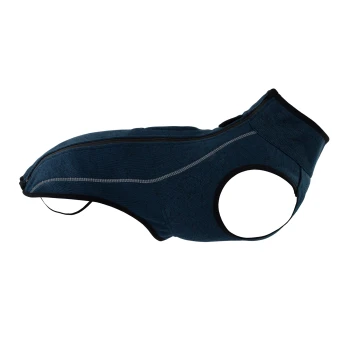 Eine blaue Hundeweste mit einem eleganten Design, ausgestattet mit einem Reißverschluss und reflektierenden Details, vor einem weißen Hintergrund präsentiert.