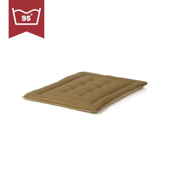 Braunes Haustierbett mit einem gesteppten Design, beschriftet mit einer Waschtemperatur von 95°F in einem roten Banner.