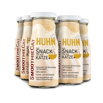 SmoothieCat Hühnersnack für Katzen in Glasflaschen, beschriftet mit 'Huhn - der Snack für jede Katze', der 100% natürliche Zutaten hervorhebt.