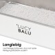 Nahaufnahme einer weißen LUCY BALU Katzenstreu-Box mit den Aufschriften "Langlebig" und einer deutschen Beschreibung, die ihr nachhaltiges Design betont.