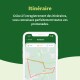 Un smartphone affichant une carte avec un itinéraire de marche mis en évidence, avec le titre 'Itinéraire' et un texte sur le suivi des promenades.