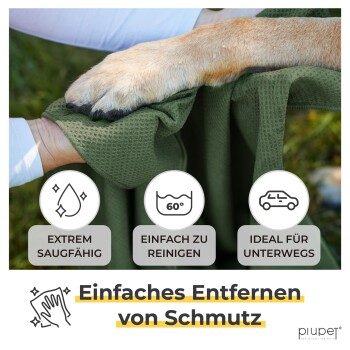 Eine Person hält ein grünes Haustierhandtuch mit einer Hundepfote darauf. Text: "Extrem saugfähig," "Einfach zu reinigen," "Ideal für unterwegs."