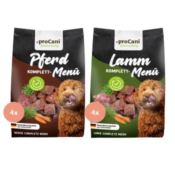 Zwei Beutel proCani Hundefutter mit der Aufschrift 'Pferd Komplett-Menü' und 'Lamm Komplett-Menü', mit einem Hund, der sich die Lippen leckt. Jeder hat ein grünes Qualitätssiegel.