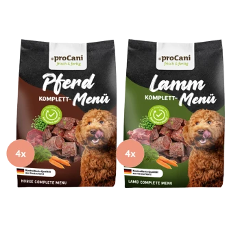 Zwei Beutel proCani Hundefutter mit der Aufschrift 'Pferd Komplett-Menü' und 'Lamm Komplett-Menü', mit einem Hund, der sich die Lippen leckt. Jeder hat ein grünes Qualitätssiegel.