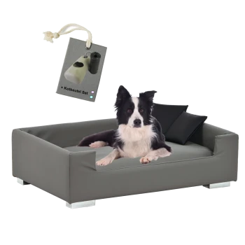 Ein schwarz-weißer Border Collie liegt auf einem stilvollen grauen Haustierbett mit zwei schwarzen Kissen, begleitet von einem Etikett, das ein Set von Hundekotbeuteln zeigt.
