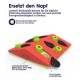 Interaktives Futterspielzeug für Haustiere in Rot und Grün, entworfen, um traditionelle Schalen zu ersetzen, fasst bis zu 60g Futter, BPA-frei.