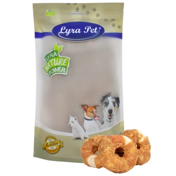 Kauringe m. Hühnerbruststreifen 1 kg Verpackung von Lyra Pet Hundeleckerlis mit dem Text "Lyra Nature Power" und Bildern eines Hundes, einer Katze und einem kleinen Hund, mit Snacks davor.