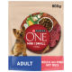 Purina ONE Mini/Small Hundefutterpackung, 800g, mit Fleisch, Gemüse und Kroketten. Text: "Adult" und "Reich an Rind mit Reis."