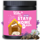 Behälter von 'BeG buddy Stay@Home Drops' für Haustiere, mit einem schlafenden Welpen, einem Hundehäuschen und floralen Akzenten auf einem rosa Hintergrund.