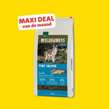 Zak Real Nature Wilderness Adult Pure Salmon hondenvoer, 12 kg, met tekst "MAXI DEAL van de maand" op gele achtergrond.