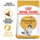Royal Canin Adult Norwegian Forest Cat Trockenfutterbeutel mit einer grauen und weißen Katzenillustration, die die Ernährungsbedürfnisse der Rasse und die Gesundheit des Fells betont.