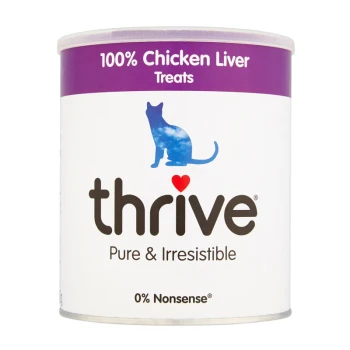 Dose mit Thrive 100% Hühnerleber-Leckerlis für Katzen, mit einer blauen Silhouette einer Katze und dem Text "Pure & Irresistible" und "0% Nonsense."