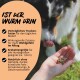 Pies liże nos, podczas gdy ręka trzyma suchą karmę dla psów, podkreślając jej odpowiedniość, skuteczne składniki, rozmiar krokietów i naturalną formułę bez zbóż.