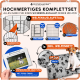 Schwarze Metall-Haustier-Spielzaun-Elemente auf Gras mit einem plastikverpackten Gegenstand und einer Karte mit einem Hund auf einer Wiese, Text "#Pfotenwunder".