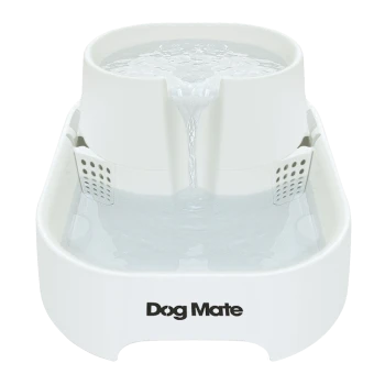 Weicher Haustier-Wasserbrunnen mit fließendem Wasser, mit einem Doppel-Schalen-Design und dem Text "Dog Mate" auf der Vorderseite.