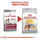 Image de deux sacs de nourriture pour chiens Royal Canin Dermacomfort pour chiens de taille moyenne, présentant un nouveau design avec le texte "NOUVEAU LOOK, MÊME FORMULE."