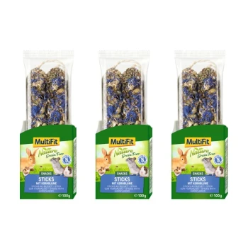 Trois paquets de friandises MultiFit Nature sans céréales, présentant des bâtonnets avec des bleuets pour petits animaux, chacun pesant 100g.